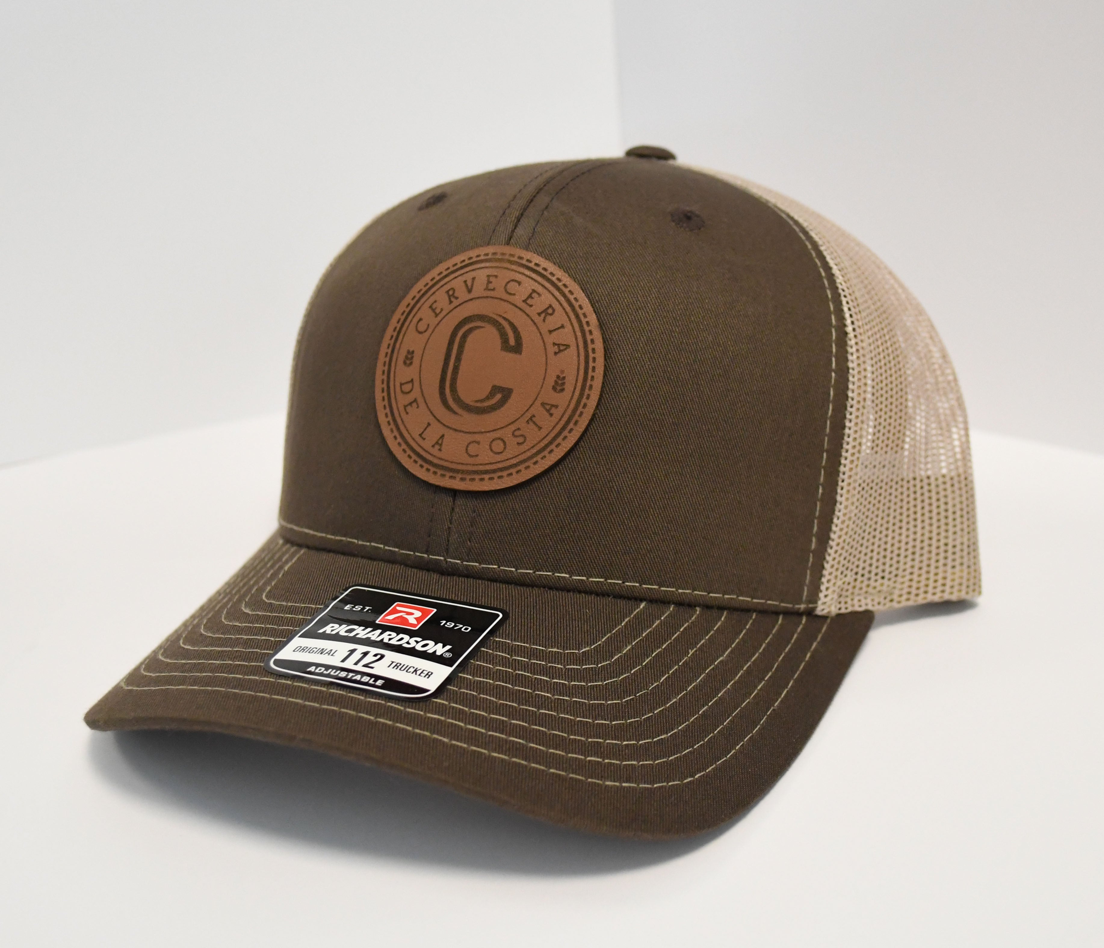 Gorra logo De la Costa piel